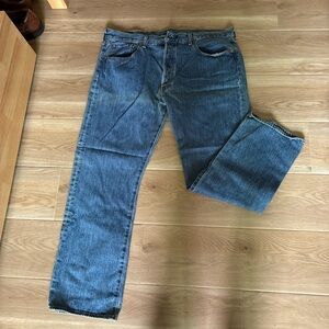 Vintage Levi’s 501 Blue Denim Jeans Classic Straight Leg Button-Fly W38 L29